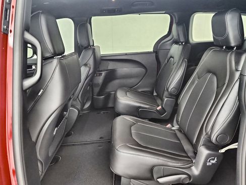 New 2026 Chrysler Pacifica Select image 30