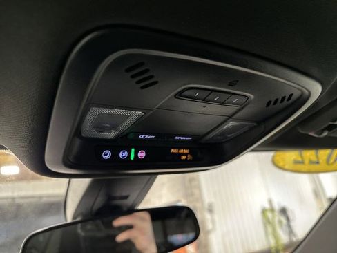 Used 2022 Chevrolet Traverse LT image 16