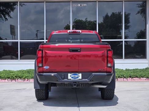 Used 2025 Chevrolet Colorado ZR2 w/ Technology Package AWD/4WD image 6