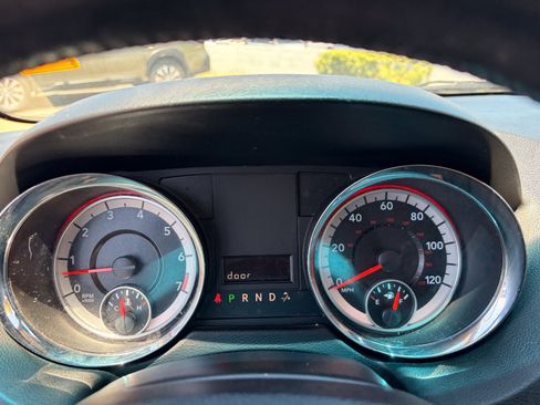 Used 2015 Dodge Grand Caravan SXT w/ UConnect Hands-Free Group FWD image 26