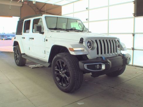 Used 2023 Jeep Wrangler Unlimited Sahara w/ Cold Weather Group image 3
