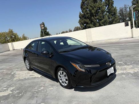 Used 2025 Toyota Corolla LE FWD image 25