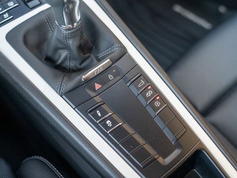 Used 2025 Porsche 718 Cayman Style Edition image 21