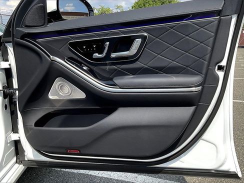 Used 2025 Mercedes-Benz S 580 4MATIC Sedan image 16