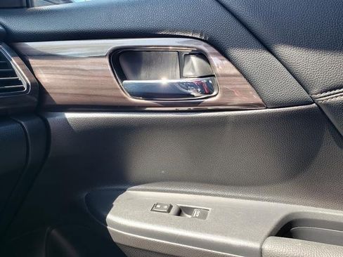 Used 2017 Honda Accord EX-L image 27