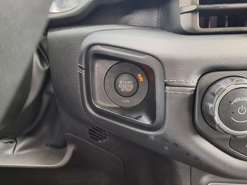 Used 2025 Jeep Wrangler Unlimited Sahara AWD/4WD image 30