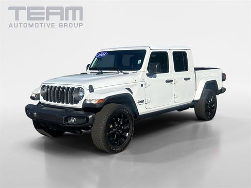 Certified 2024 Jeep Gladiator Sport image 3