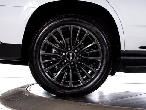 Used 2026 Cadillac Escalade Platinum Sport w/ LPO, Floor Liner Package AWD/4WD image 15