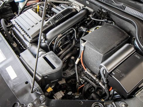 Used 2017 Volkswagen Jetta SE image 11