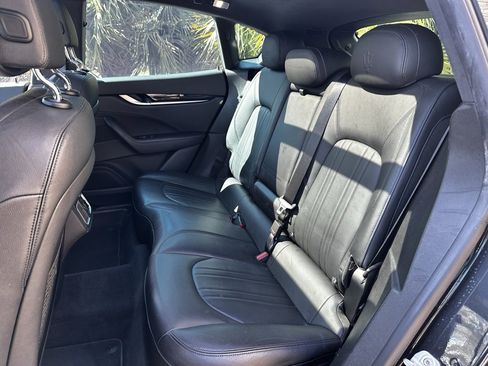Used 2021 Maserati Levante image 32