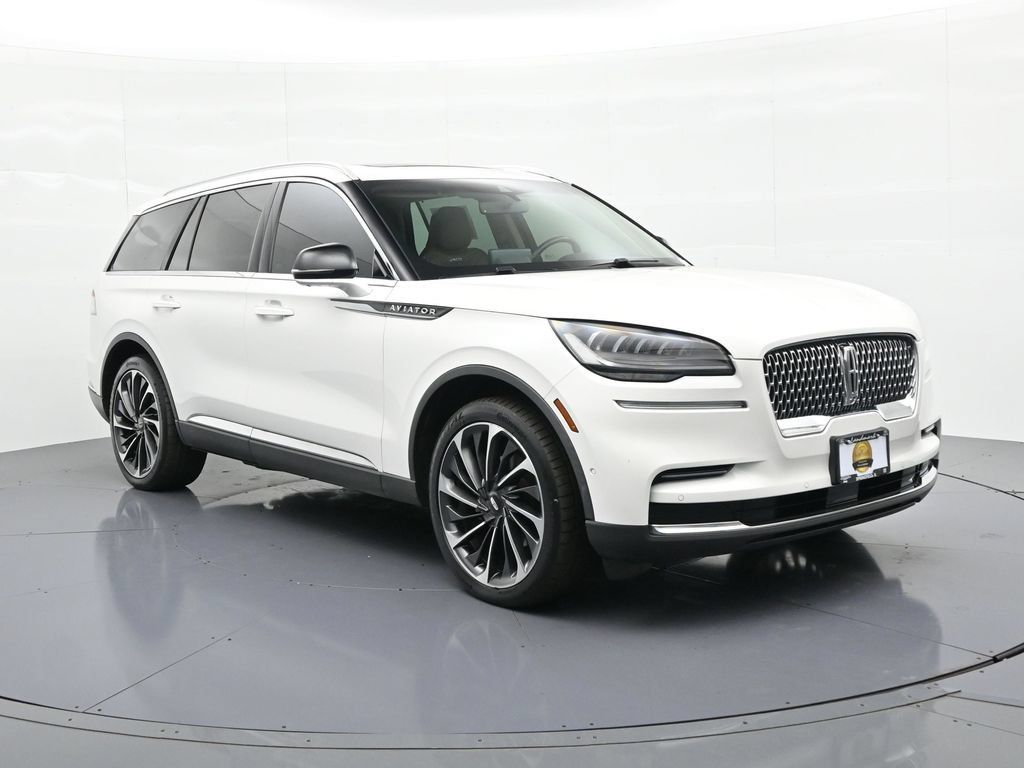 Used 2022 Lincoln Aviator Reserve w/ Equipment Group 201A AWD/4WD image 4