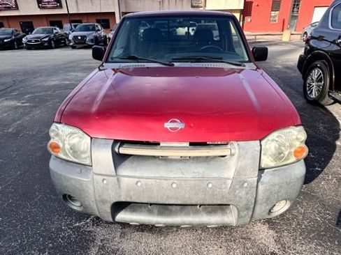 Used 2001 Nissan Frontier XE image 2