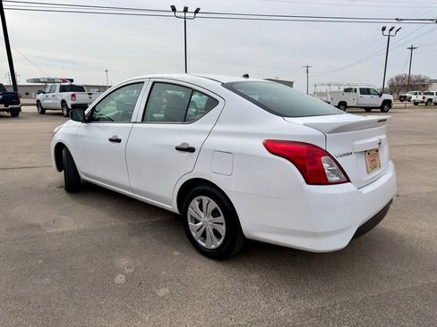 Used 2019 Nissan Versa S Plus image 3