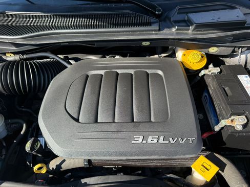 Used 2017 Dodge Grand Caravan GT image 22