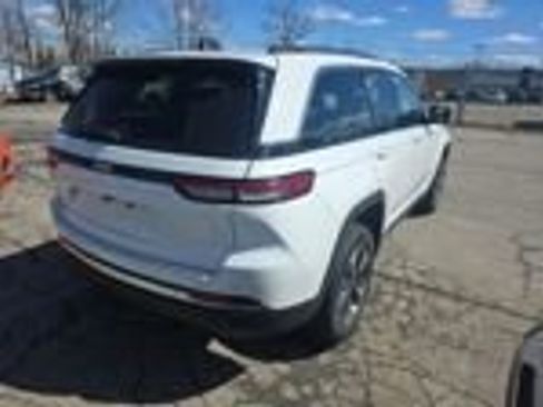 Used 2023 Jeep Grand Cherokee 4WD 4xe image 3