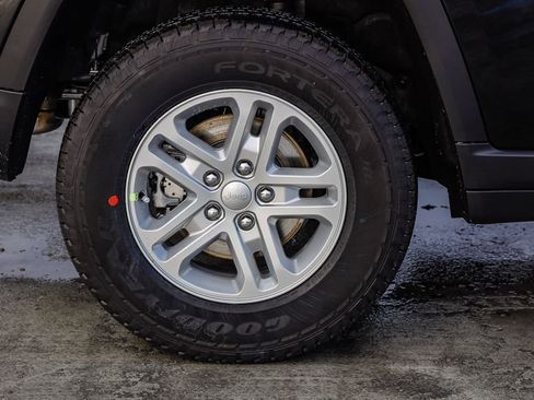 New 2025 Jeep Grand Cherokee Laredo w/ Luxury Tech Group I image 12