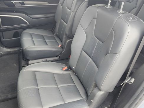 Used 2022 Kia Telluride EX w/ EX Premium Package image 13