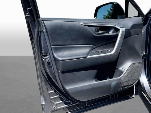 Used 2021 Toyota RAV4 LE w/ Carpet Mat Package (TMS) FWD image 16