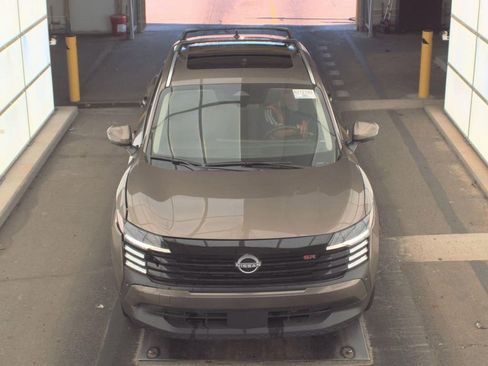 Used 2025 Nissan Kicks SR w/ SR Premium Package FWD image 2