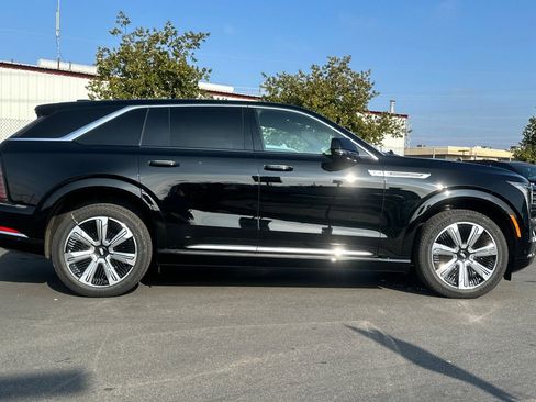 Used 2025 Cadillac Escalade IQ Luxury 2 AWD/4WD image 2