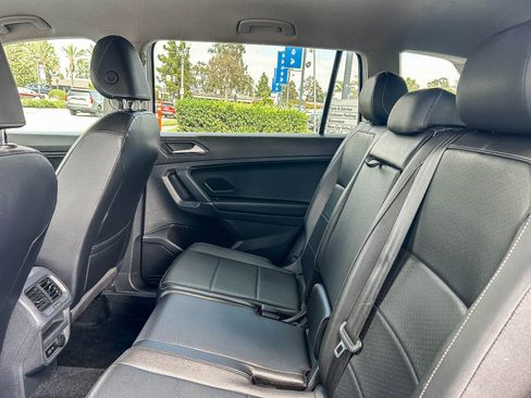Used 2020 Volkswagen Tiguan SE FWD image 19
