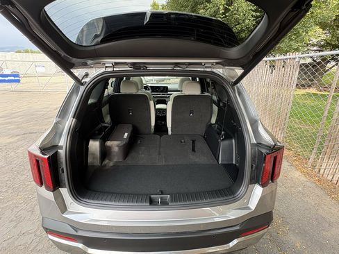 Used 2025 Kia Sorento SX Prestige AWD/4WD image 23