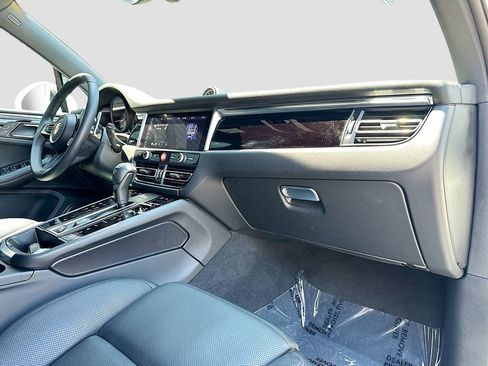 Certified 2025 Porsche Macan S AWD/4WD image 31