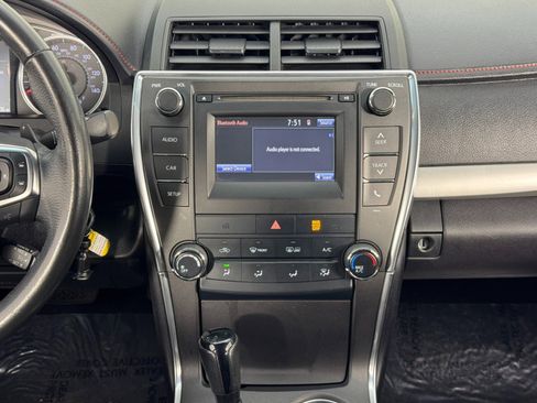 Used 2017 Toyota Camry SE image 21