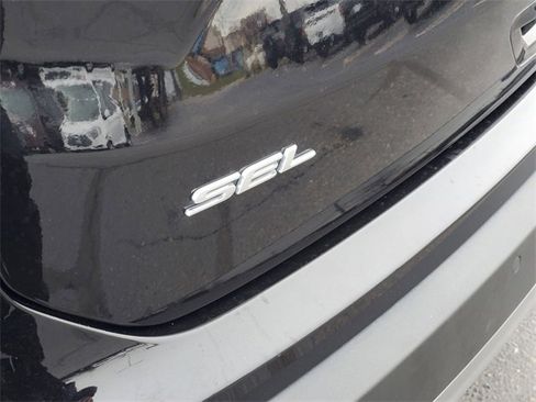 Certified 2024 Ford Edge SEL w/ Convenience Package image 30