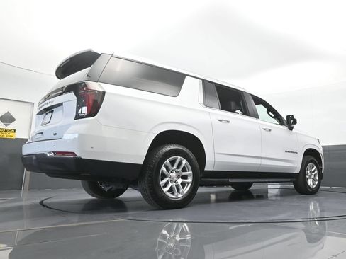 Used 2025 Chevrolet Suburban LT RWD image 67