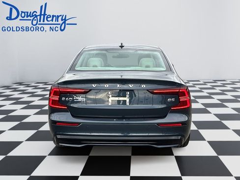 Used 2024 Volvo S60 B5 Core image 4