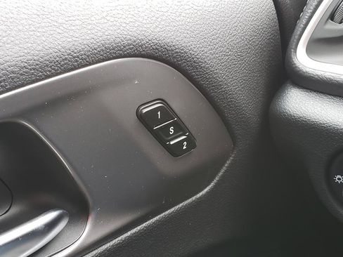 New 2026 Chrysler Pacifica Select AWD/4WD image 21