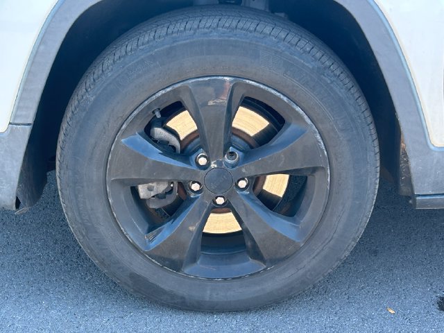 Used 2016 Jeep Cherokee Sport FWD image 11