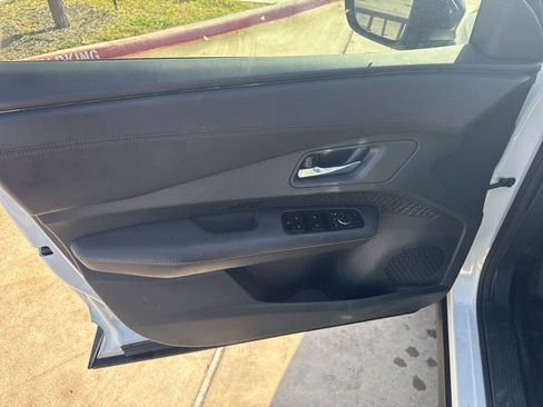 Used 2023 Nissan Ariya FWD image 5