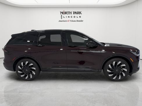 Used 2025 Lincoln Nautilus Reserve AWD/4WD image 6