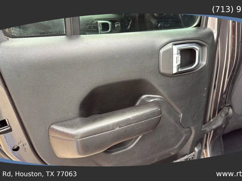 Used 2018 Jeep Wrangler Unlimited Sport S image 32