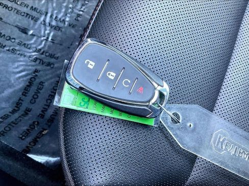 Used 2025 Chevrolet Trax RS w/ Driver Confidence Package image 31