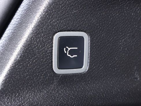 Used 2020 Chrysler Pacifica Touring-L w/ S Appearance Package image 36