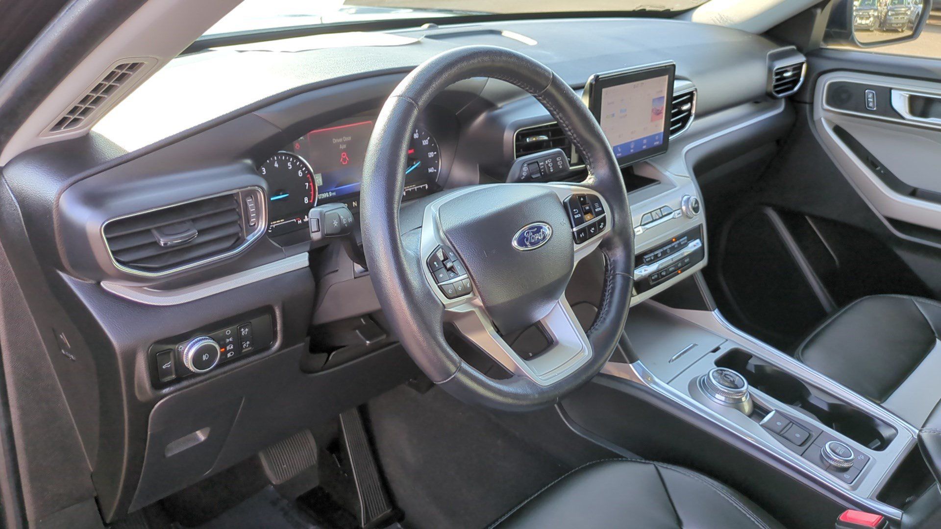 Used 2023 Ford Explorer XLT w/ Equipment Group 202A AWD/4WD image 14