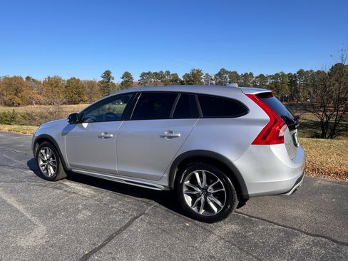 Used 2016 Volvo V60 T5 Cross Country w/ Convenience Package image 11