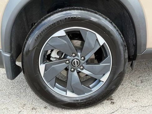 Used 2024 Nissan Rogue SV w/ SV Premium Package AWD/4WD image 9