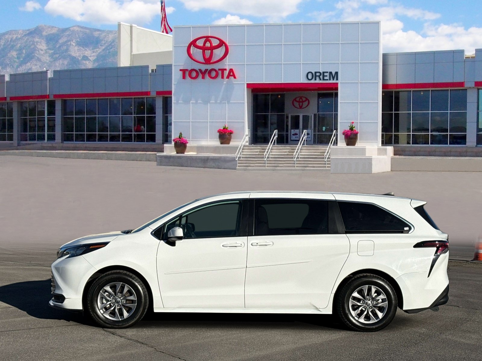 Used 2024 Toyota Sienna LE AWD/4WD image 7