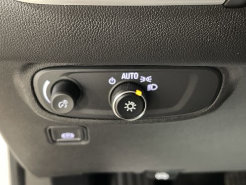 Used 2023 GMC Terrain SLE image 20