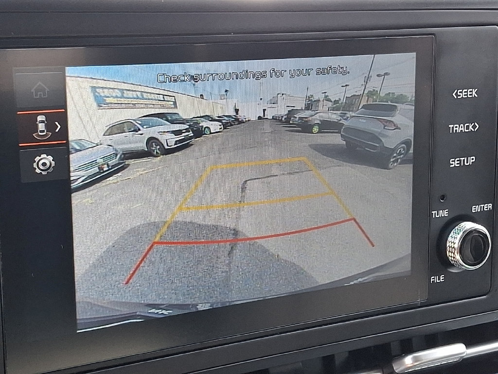 Used 2024 Kia Carnival LX FWD image 18