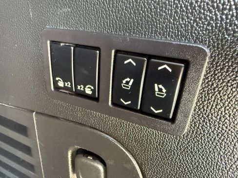 Used 2018 GMC Yukon SLT image 19