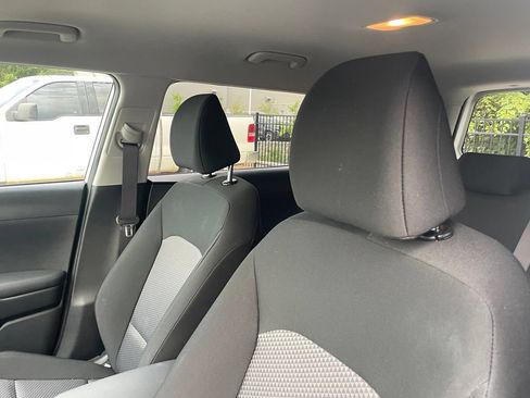 Used 2025 Kia Soul LX w/ LX Technology Package FWD image 6