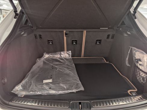 Certified 2025 Porsche Macan image 25