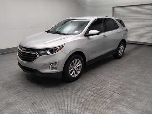 Used 2018 Chevrolet Equinox LT image 2