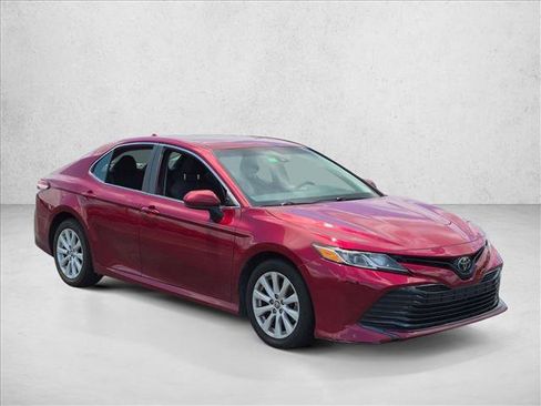 Used 2019 Toyota Camry LE FWD image 3
