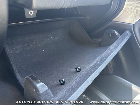 Used 2016 Volvo XC90 T6 Momentum w/ Momentum Plus Package image 34